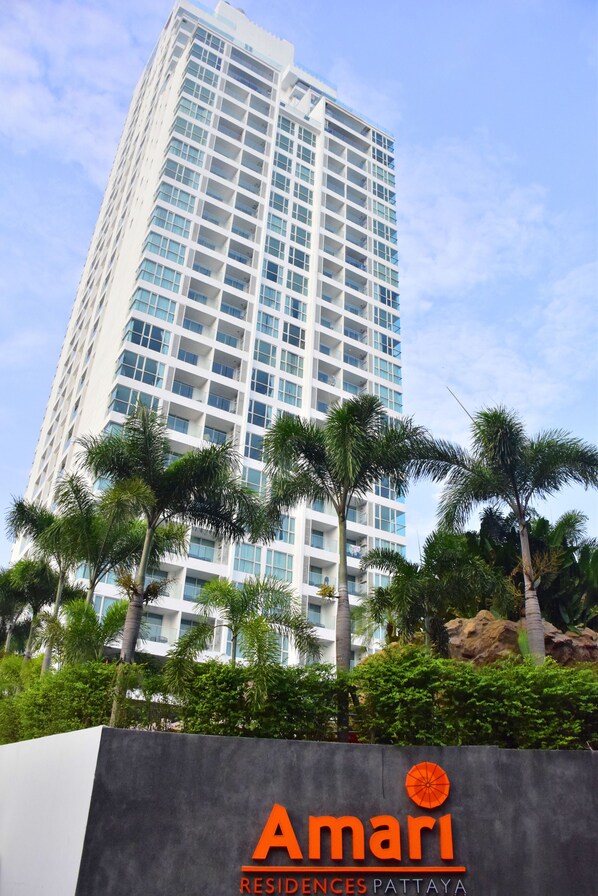 Front of property - The Legend Residences Pattaya (Pattaya)