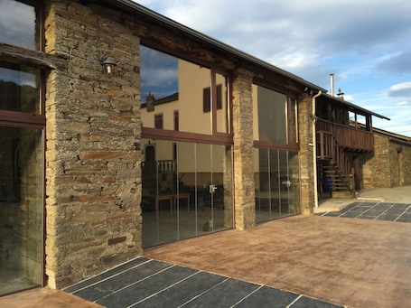 Outdoor banquet area. Pazo Torre do Barrio