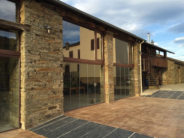 Outdoor banquet area - Pazo Torre do Barrio (Sarria)