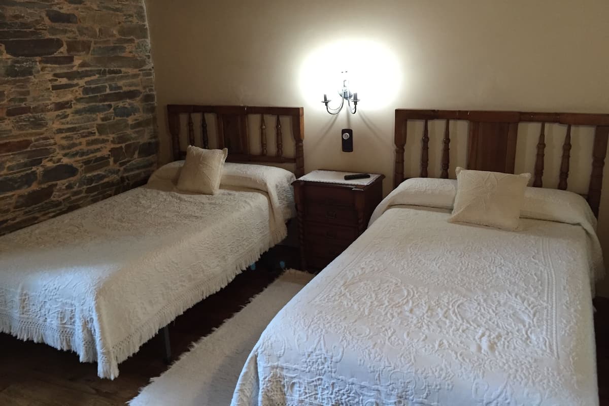 Free cots/infant beds, bed sheets