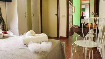 Hochwertige Bettwaren, Minibar, Zimmersafe, Schreibtisch