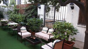 Free buffet breakfast 