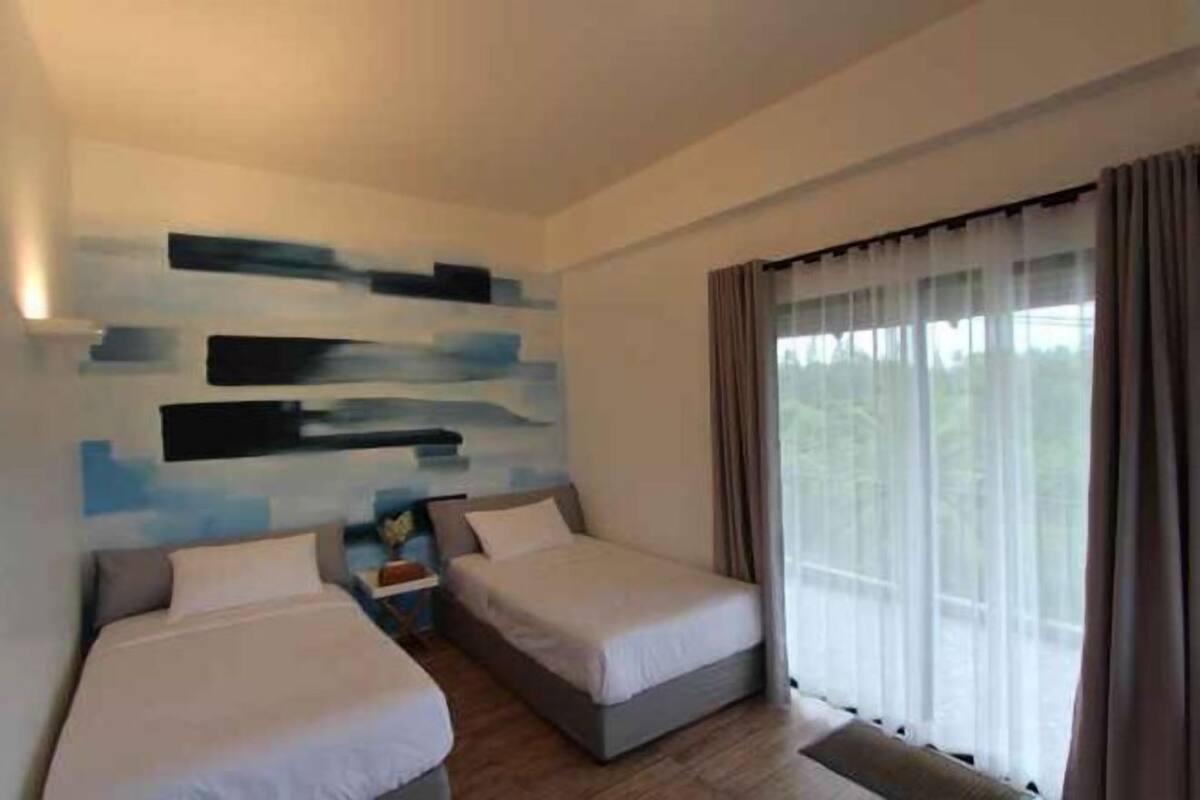 Rollaway beds (surcharge), WiFi (free)