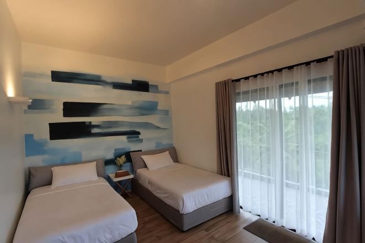 Rollaway beds (surcharge), WiFi (free)