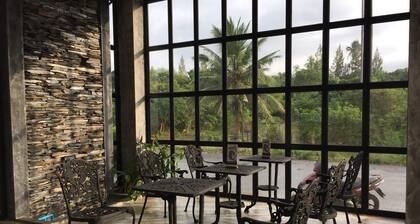 Vish Hotel and Cafe