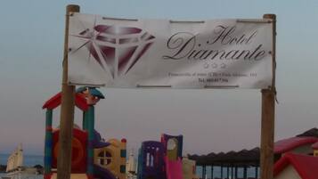 Children’s play area – outdoor