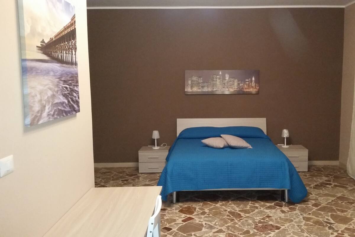 Bureau, lits bébé (gratuits), Wi-Fi gratuit, décoration personnalisée
