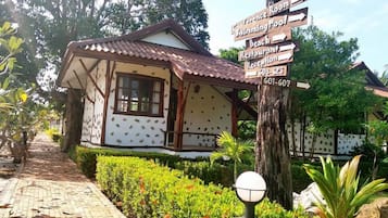 Tropical Cottage | Living area | 32-inch TV with cable channels