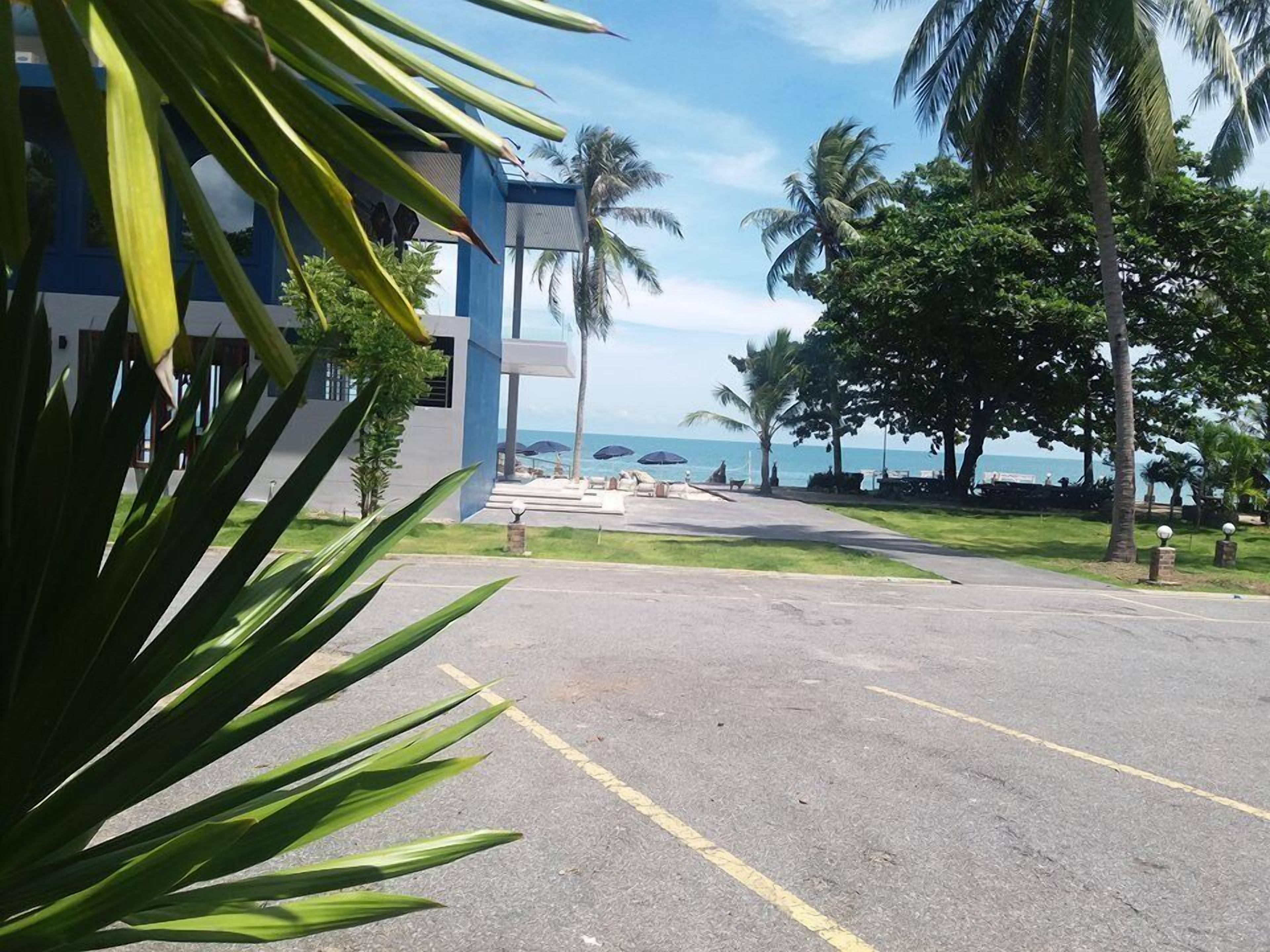 Beach Blue Seaview | Parking | Free self parking