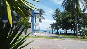 Beach Blue Seaview | 駐車場 | セルフパーキング (無料)