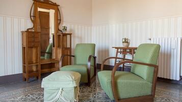 Superior dubbelrum - terrass - utsikt mot staden | Allergitestade sängkläder, duntäcken, memory foam-madrasser och minibar