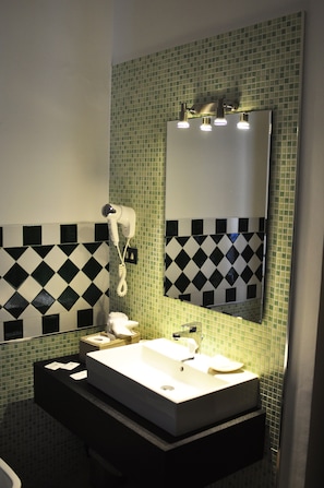 Superior Double Room, Private Bathroom | Bathroom sink