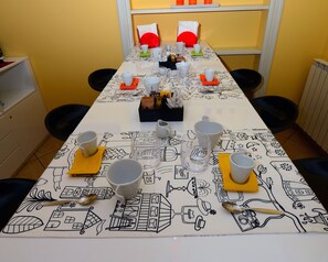 Esmorzar diari d'estil bufet gratuït 
