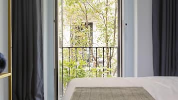Standard Double Room, Ensuite | In-room safe, desk, free WiFi, bed sheets