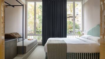 Superior tweepersoonskamer, privébadkamer | Een kluis op de kamer, een bureau, gratis wifi, beddengoed