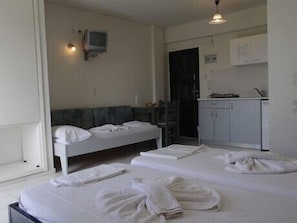 Caja de seguridad en la habitación, escritorio y cunas gratuitas