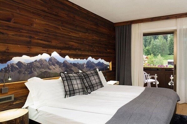 Suite Deluxe | Couette en duvet, coffre-fort, ameublement unique, bureau