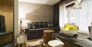 Couette en duvet, coffre-fort, ameublement unique, bureau