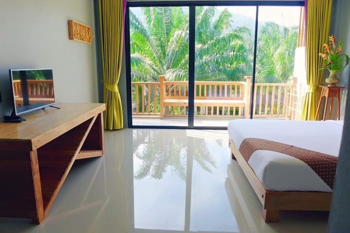 pool access suite | minibar, in-room safe, desk, rollaway beds