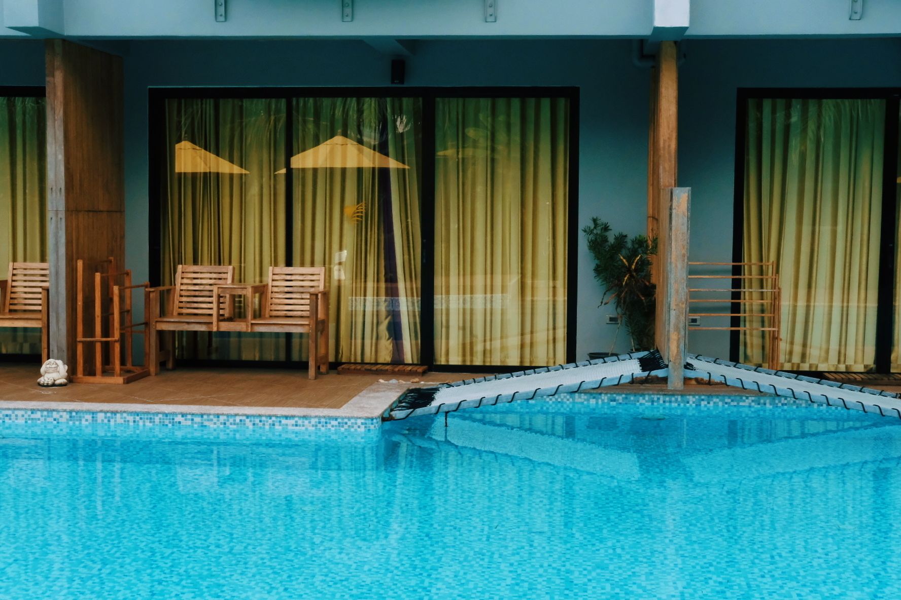 outdoor pool, pool loungers