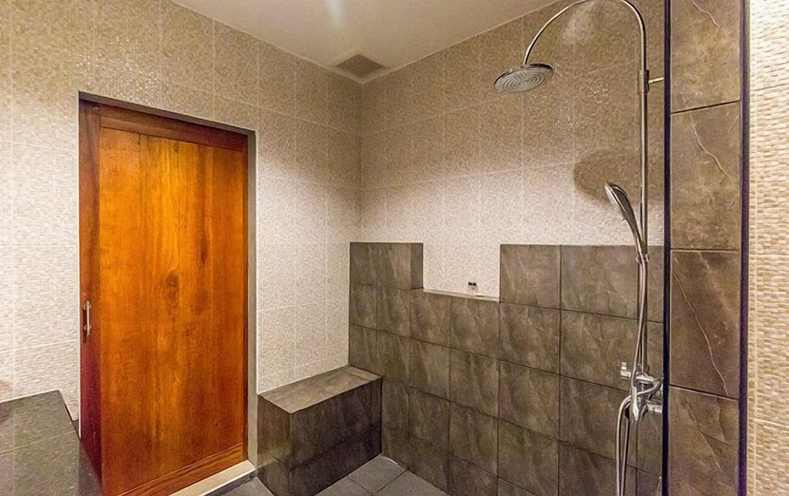 sky suite | bathroom shower