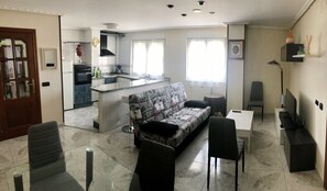 アパートメント | デスク、遮光カーテン、WiFi (無料)、ベッドシーツ