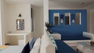 Coral Suite | Individually decorated, blackout drapes, rollaway beds, free WiFi