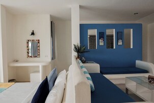 Coral Suite  | Individually decorated, blackout drapes, rollaway beds, free WiFi