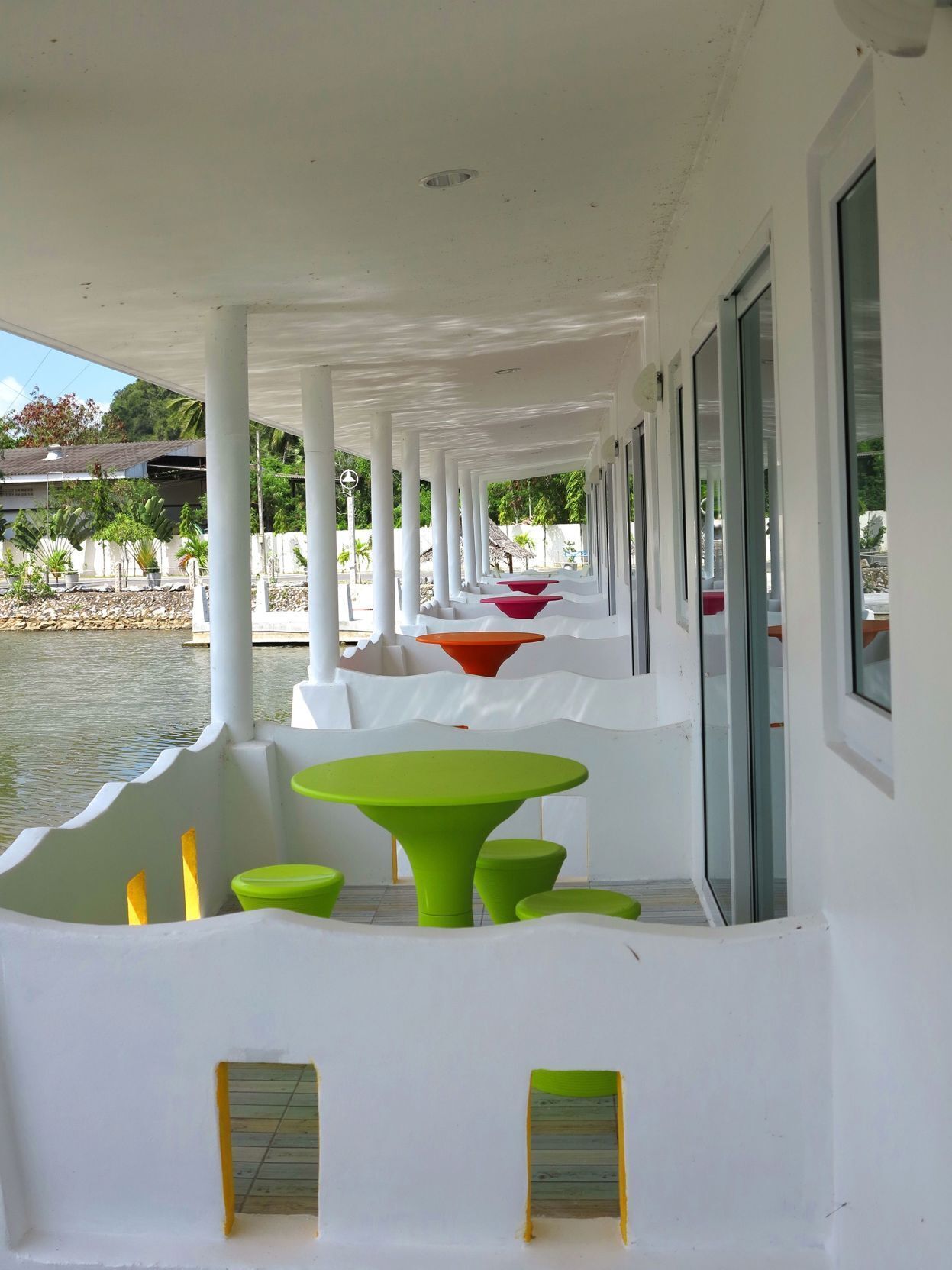 Outdoor dining | Lunch, dinner, brunch served; Thai cuisine 