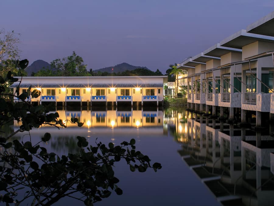 Lampu Deluxe Double Room | Individuell dekoriert, Verdunkelungsvorhänge, Zustellbetten