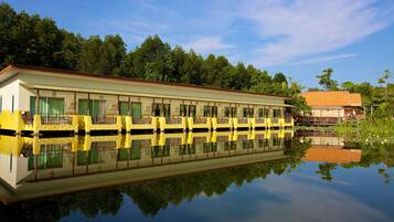 Desk, blackout drapes, rollaway beds, free WiFi