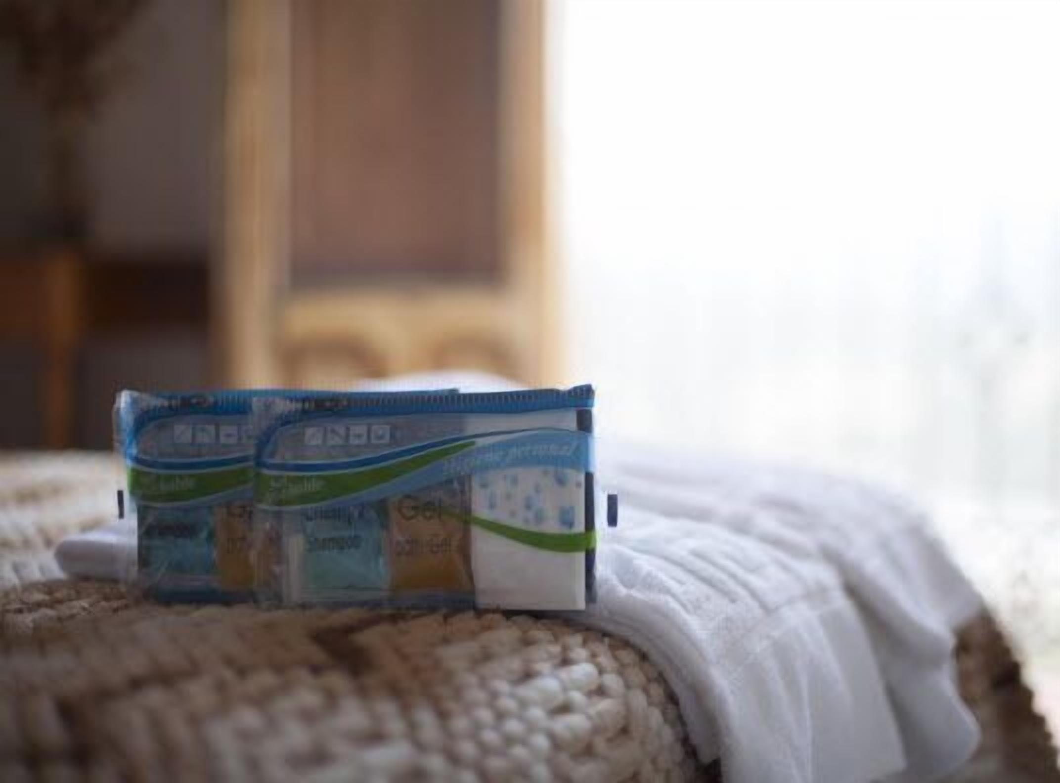 double or twin room | bathroom amenities | bathtub, free toiletries, hair dryer, towels