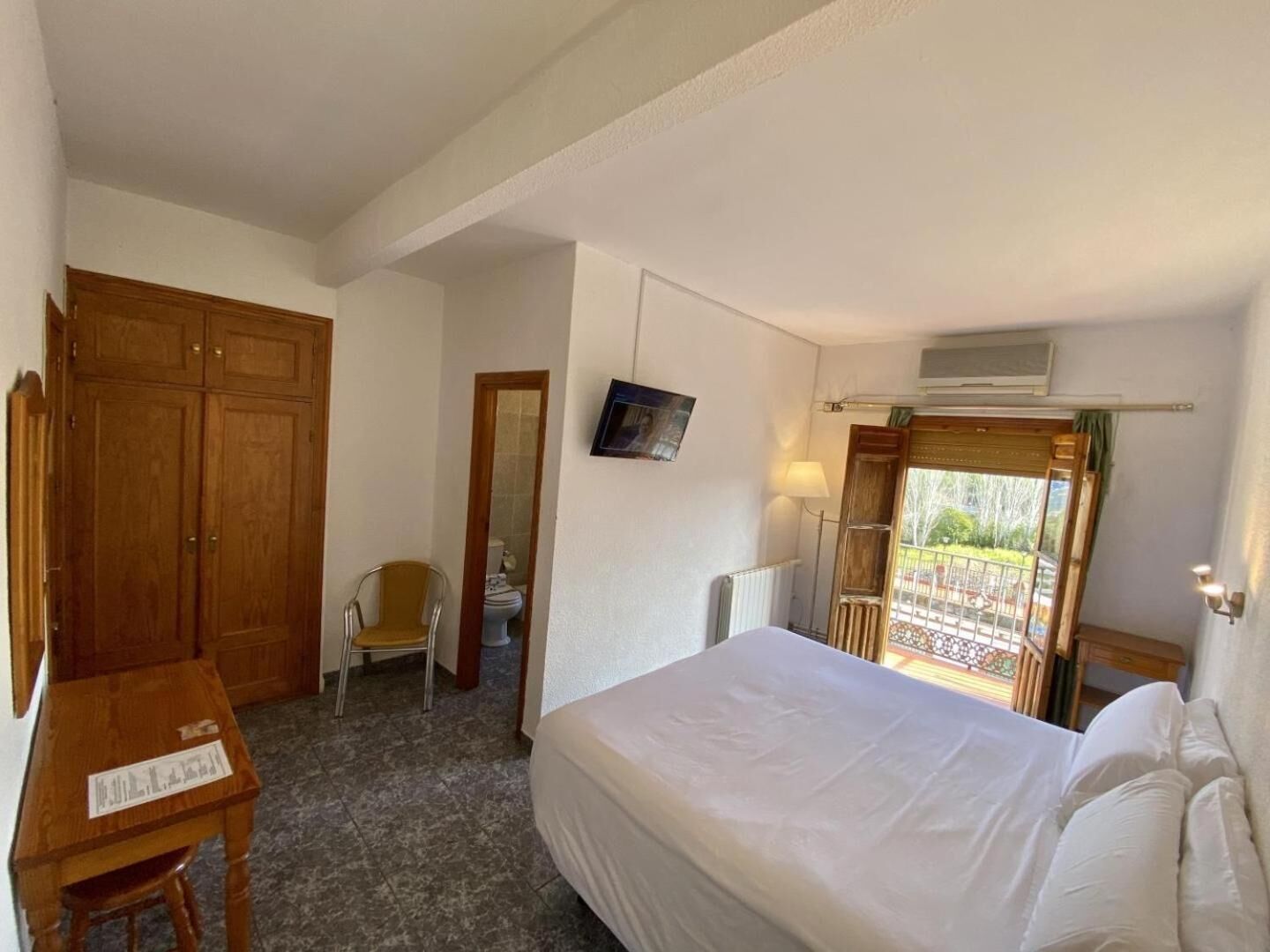 desk, blackout curtains, free wifi