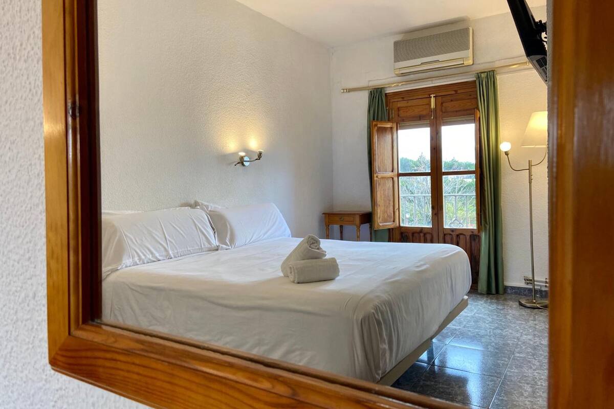 desk, blackout curtains, free wifi