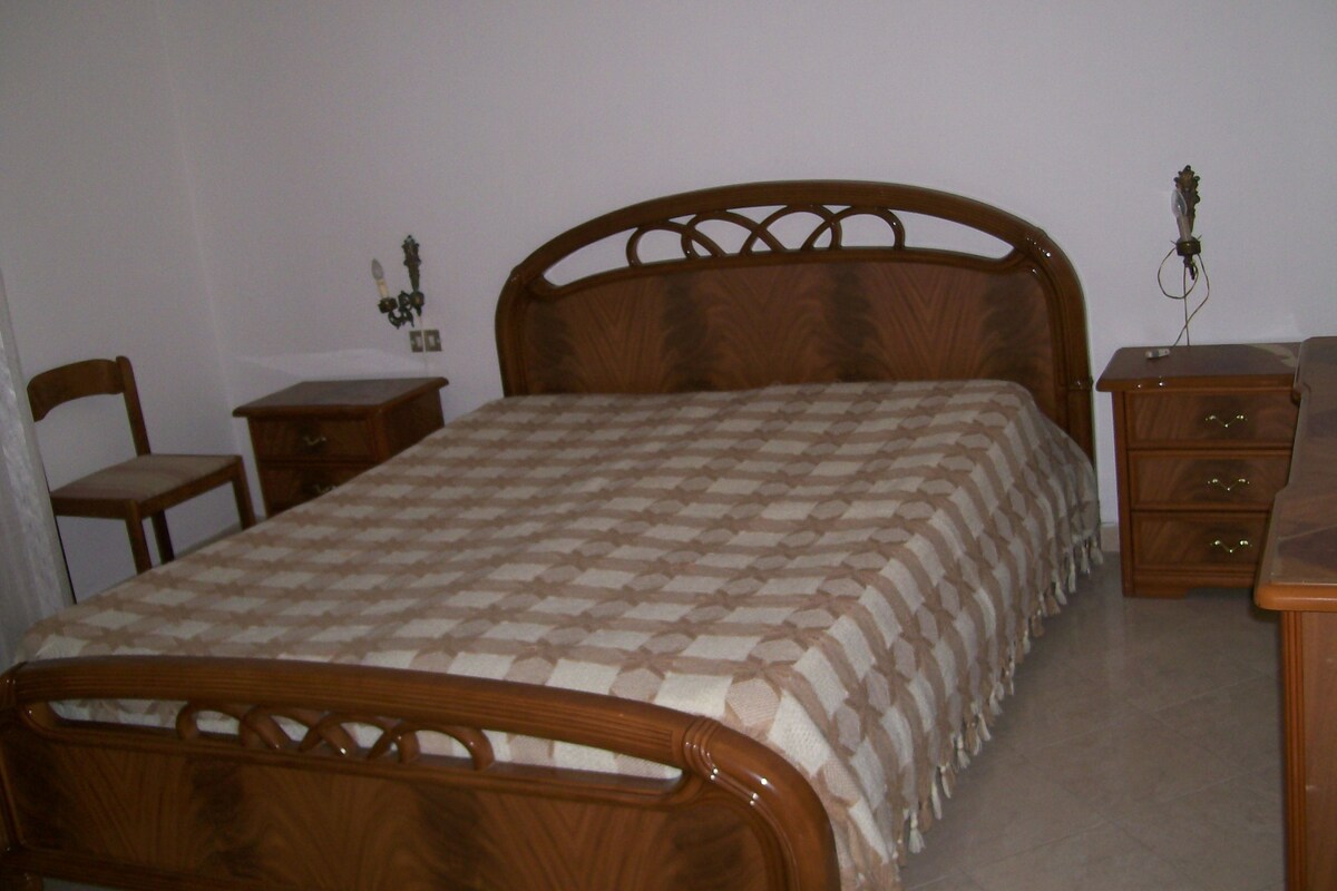 Double Room, Shared Bathroom | Iron/ironing board, free WiFi