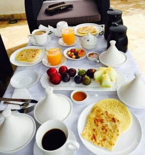 Free daily full breakfast - Riad Zaitouna Chaouen (Chefchaouen)