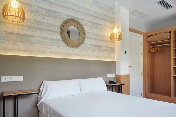 Chambre Double ou avec lits jumeaux | Bureau, lits bébé (gratuits), Wi-Fi gratuit