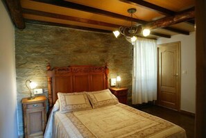 Double or Twin Room | Blackout drapes, soundproofing, iron/ironing board, free WiFi - Costa Egoa (Carral)
