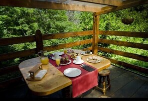 Se ofrece un desayuno continental (8 EUR por persona)