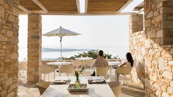 Petit déjeuner complet compris tous les jours