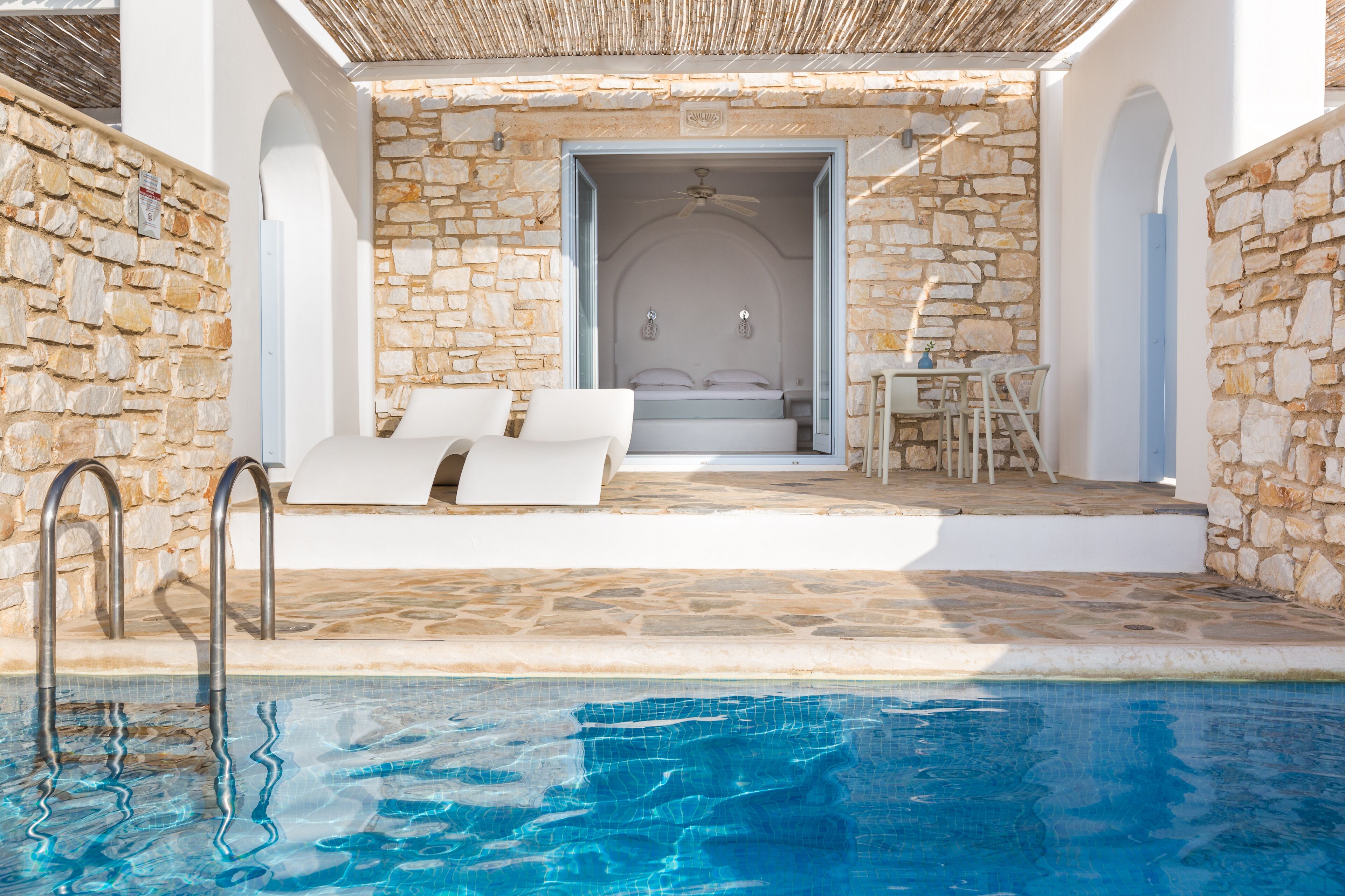 Premier Suite with Sea View & Private Pool | أغطية فراش متميزة وميني بار وخزنة داخل الغرفة ومكتب