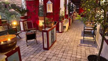 Suite familiare, 2 camere da letto, terrazzo, vista fiume | 1 camera, biancheria da letto di alta qualità, minibar