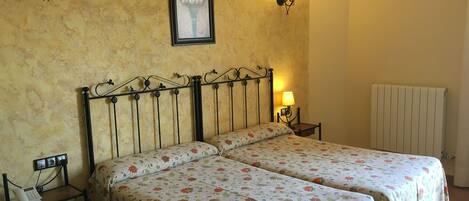 Standard-Doppelzimmer | Minibar, Zimmersafe, Schreibtisch, Verdunkelungsvorhänge