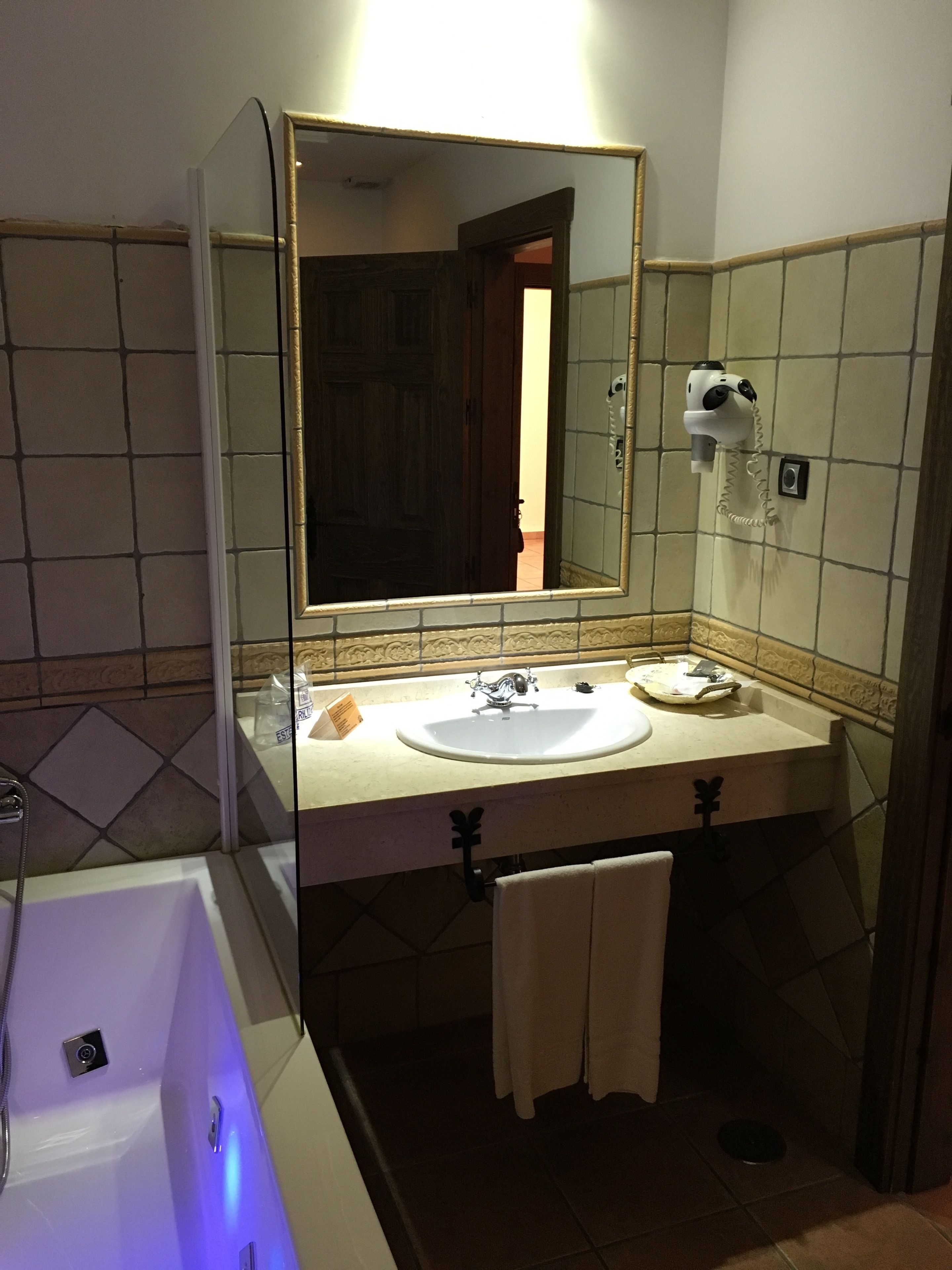 premium double room, jetted tub | bathroom | free toiletries, hair dryer, towels
