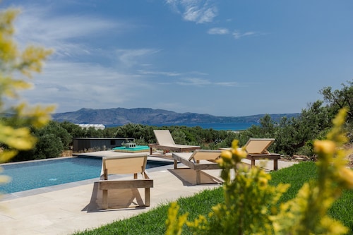 Agarathos Traditional Rooms