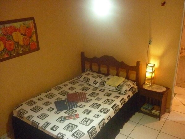 Chambre Double, salle de bains commune | Lits bébé (gratuits), Wi-Fi gratuit