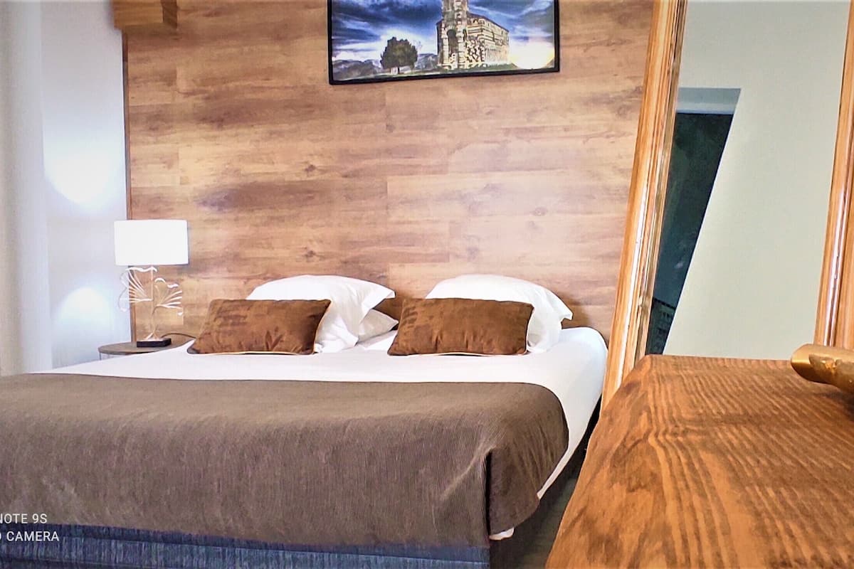 premium double or twin room | premium bedding, in-room safe, desk, iron/ironing board