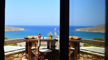 Deluxe Suite Sea View | Terraza o patio