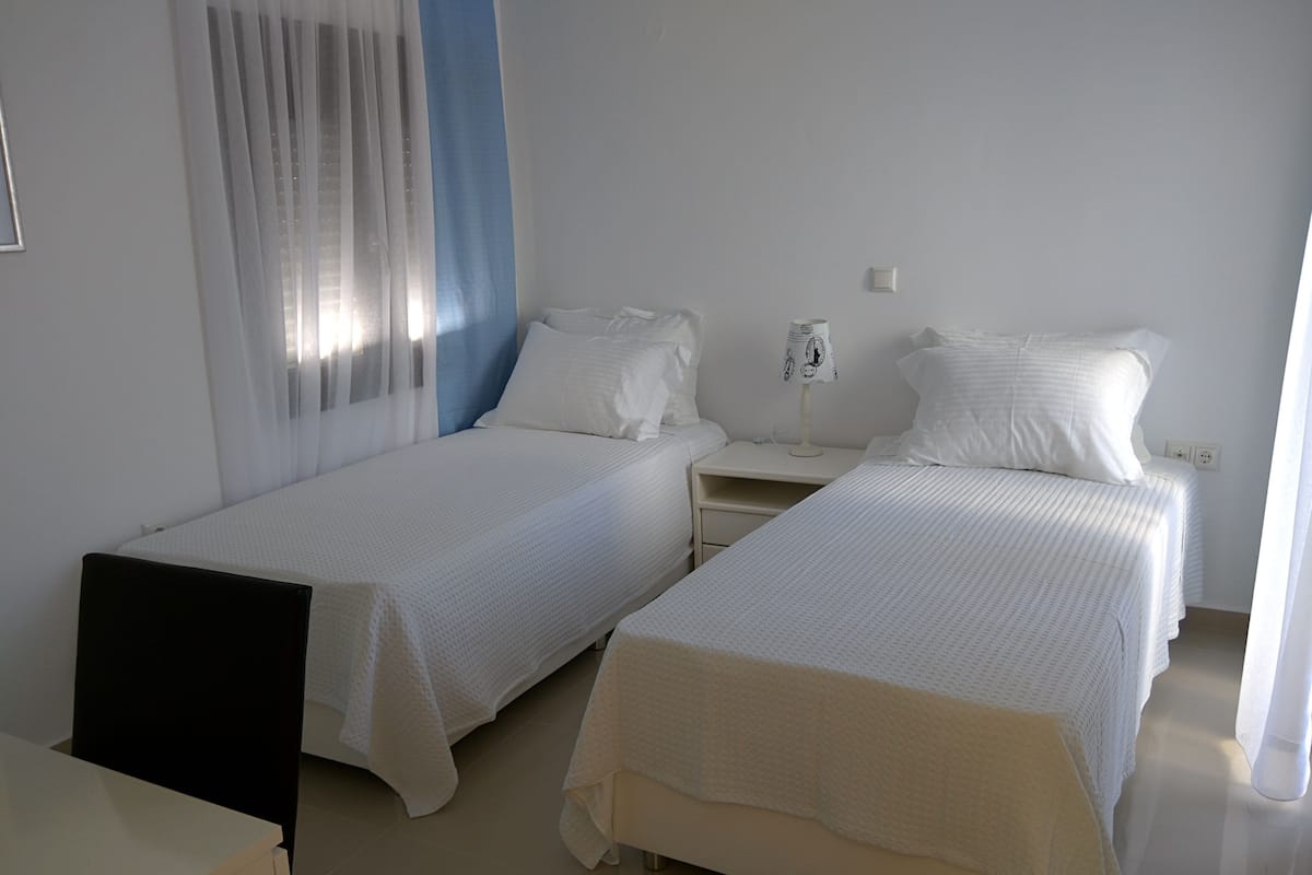 1 bedroom, Egyptian cotton sheets, premium bedding, pillowtop beds