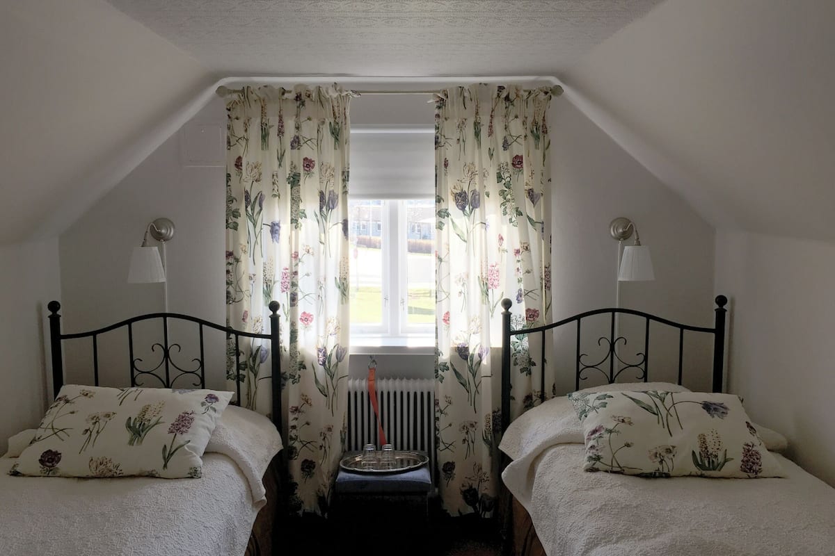 Free WiFi, bed sheets